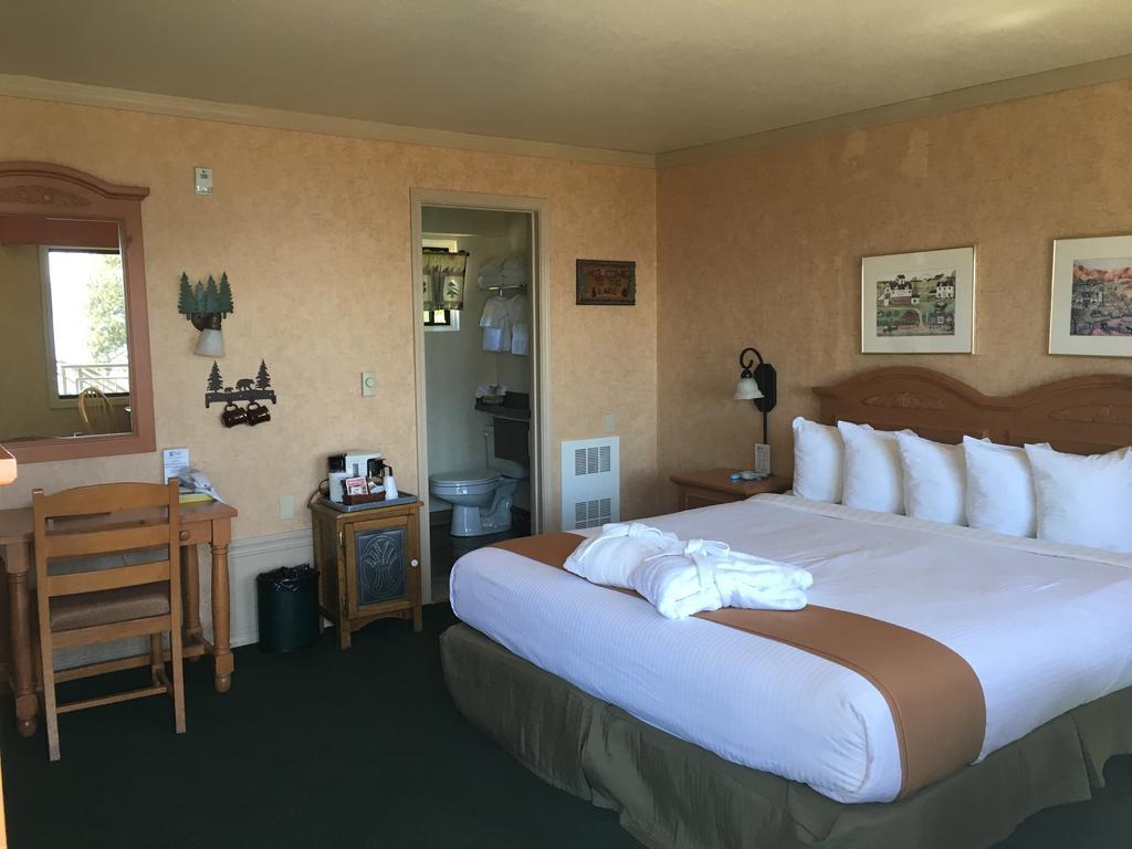Pepper Tree Inn טאהו סיטי מראה חיצוני תמונה